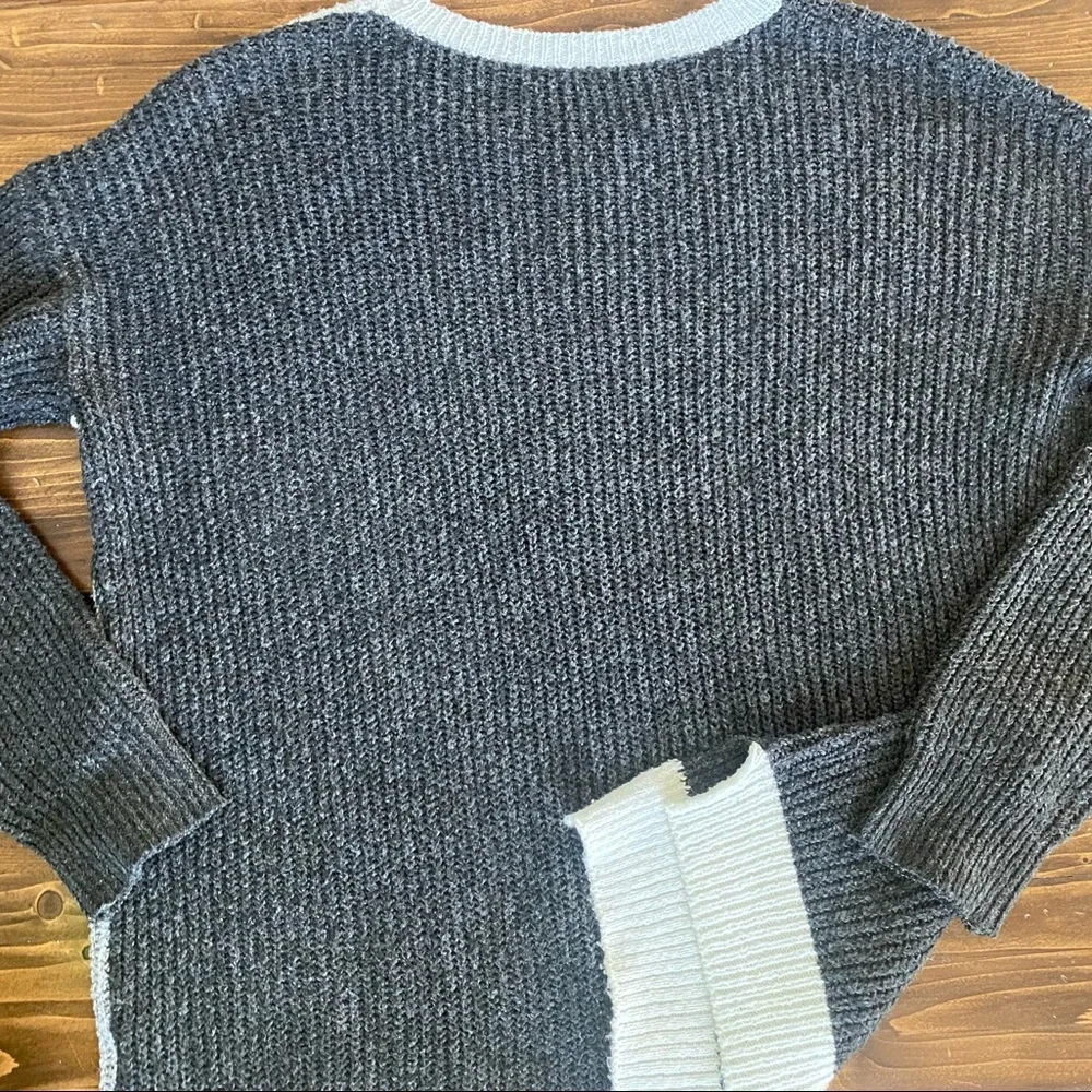 Colorblock Sweater - Picture 2 of 8